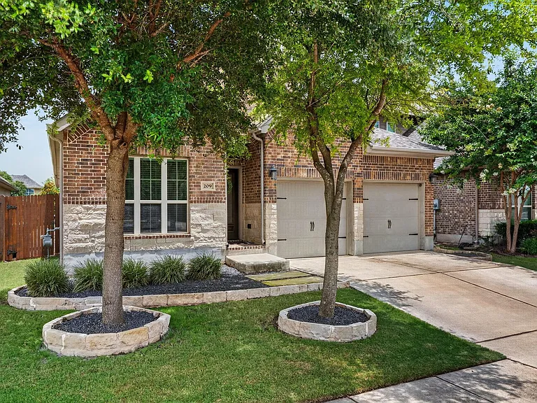 209 Lacey Oak Loop — Photo 3