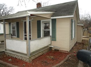 910 W 1st St, Saint Elmo, IL 62458