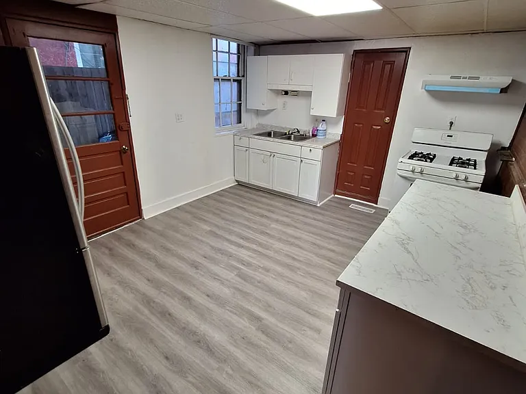 210 Walnut St — Photo 10