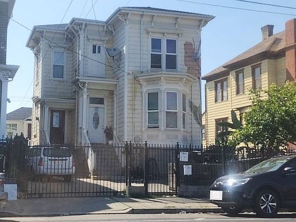 3rd image of 2825 Market St