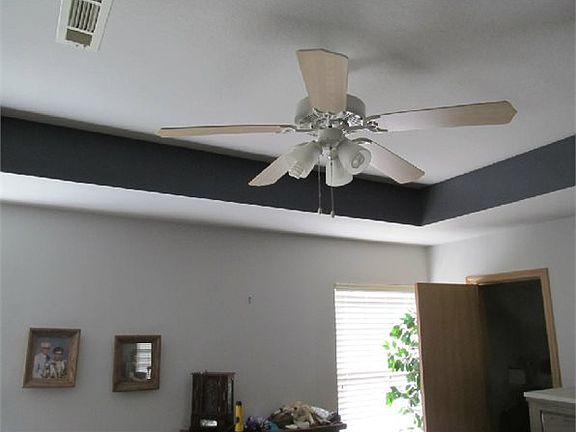 5th image of 135 Elizabeth Dr
