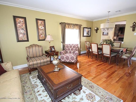 4th image of 100 Vineland Ave