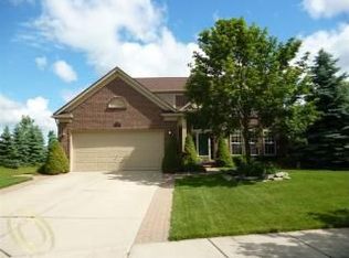 3278 Yellowstone Ct, Lake Orion, MI 48360