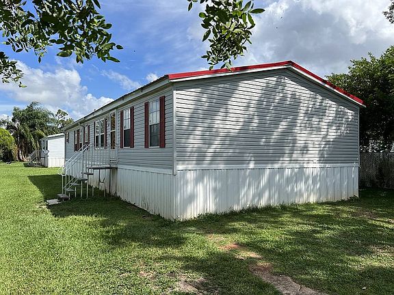 2nd image of 252 Lakeside Dr #221