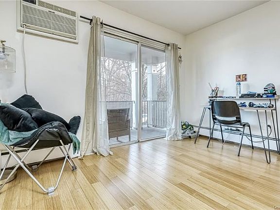 5th image of 3 Doxbury Ln