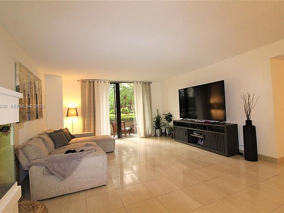 3rd image of 2500 Parkview Dr APT 315