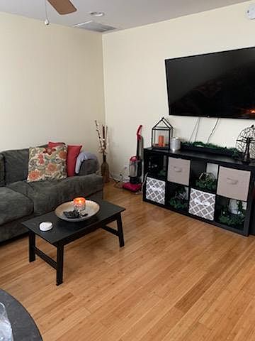 2nd image of 3349 N Sheffield Ave APT 2