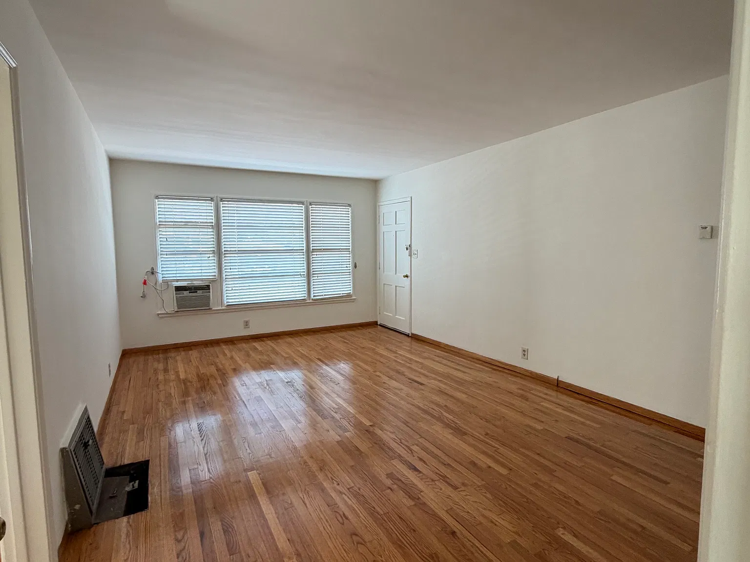 1 bed, 750 sqft, $2,000 — Photo 3