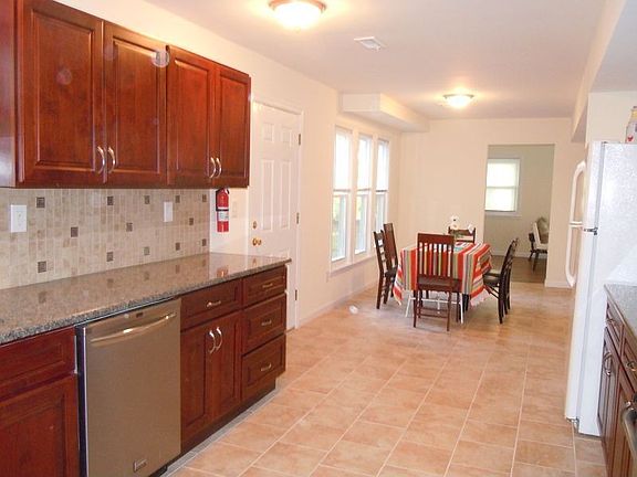 2nd image of 186 Shenandoah Blvd