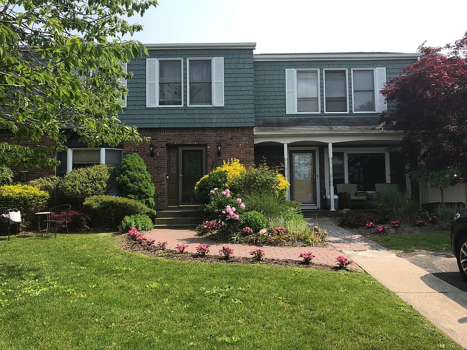 1st image of 142 Marion St