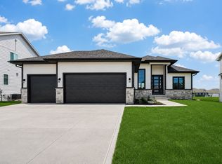 1005 Spruce St, Waukee, IA 50263
