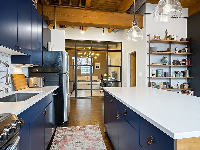 2201 W Wabansia Ave #10 — Photo 10
