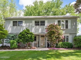 31 Stratford Dr, Manalapan, NJ 07726
