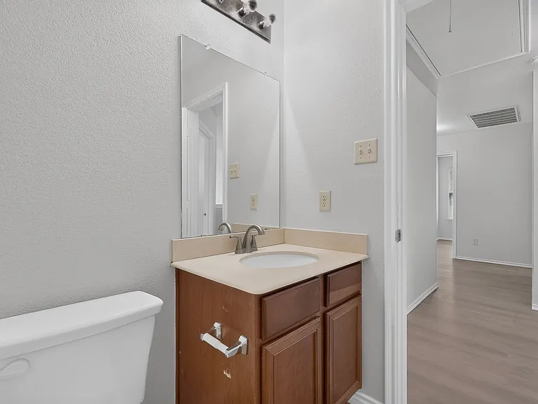 2123 Meadow View Dr — Photo 22