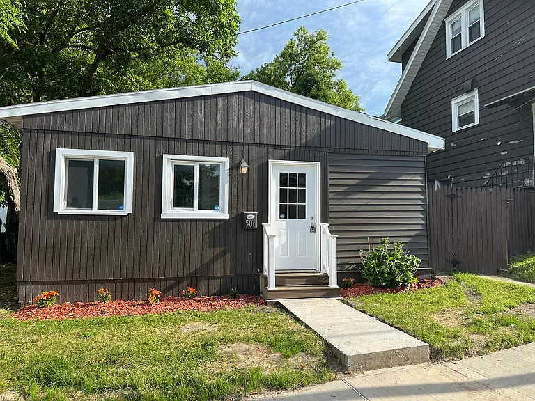 506 Tyson Pl — Photo 2