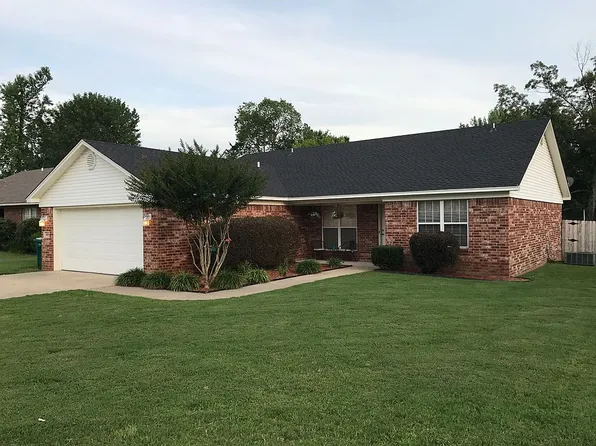 804 E 22nd St, Russellville, AR 72802