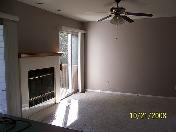 Family Room w/fireplace