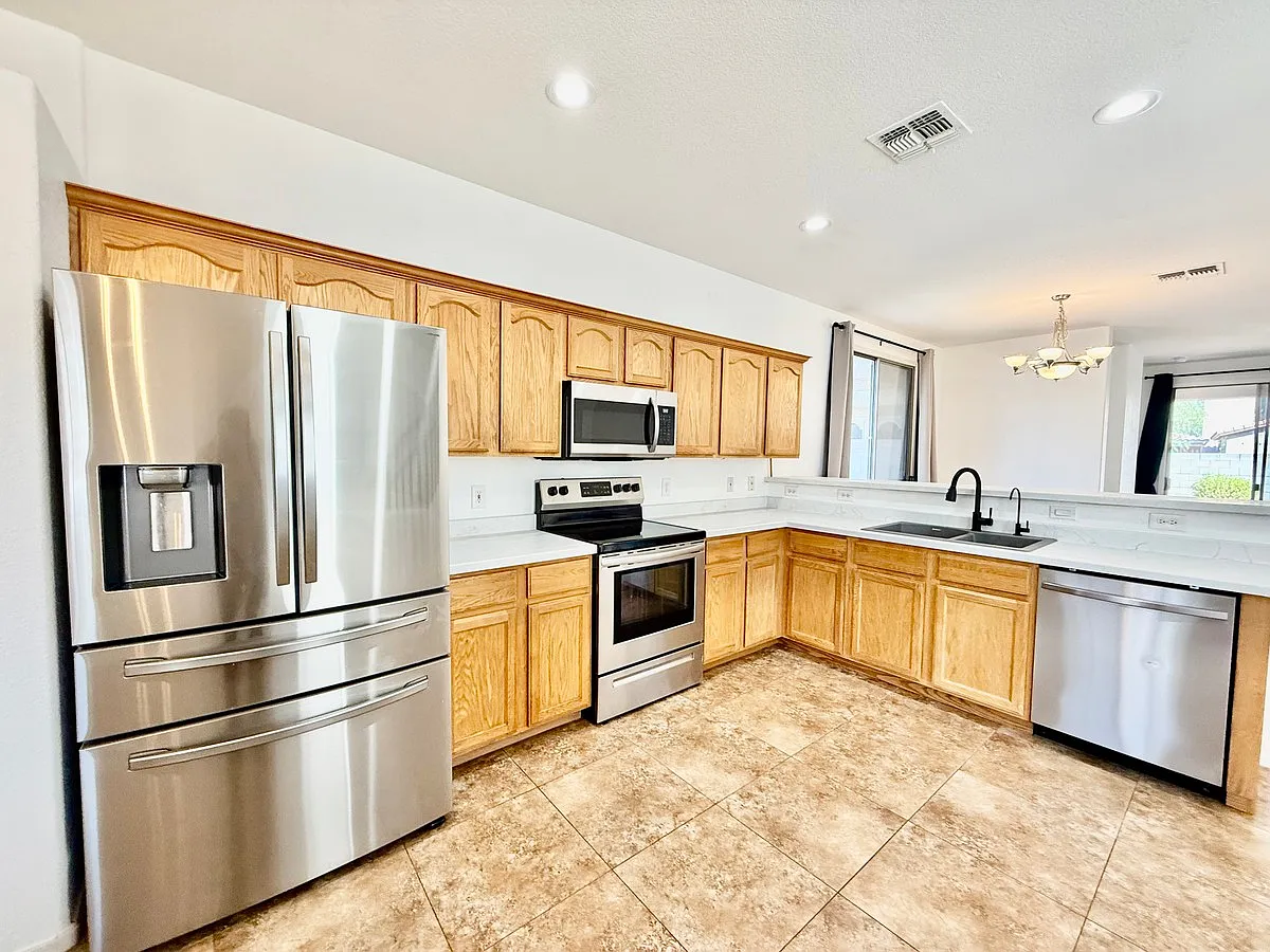 3 bed, 2.5 bath, 1537 sqft, $2,249 — Photo 4
