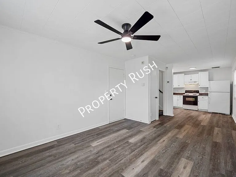 424 Hedgewood Dr — Photo 7