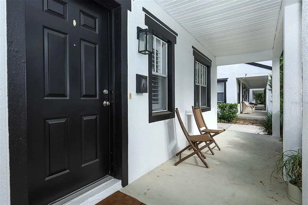 3 bed, 3.0 bath, 1330 sqft, $3,100 — Photo 3