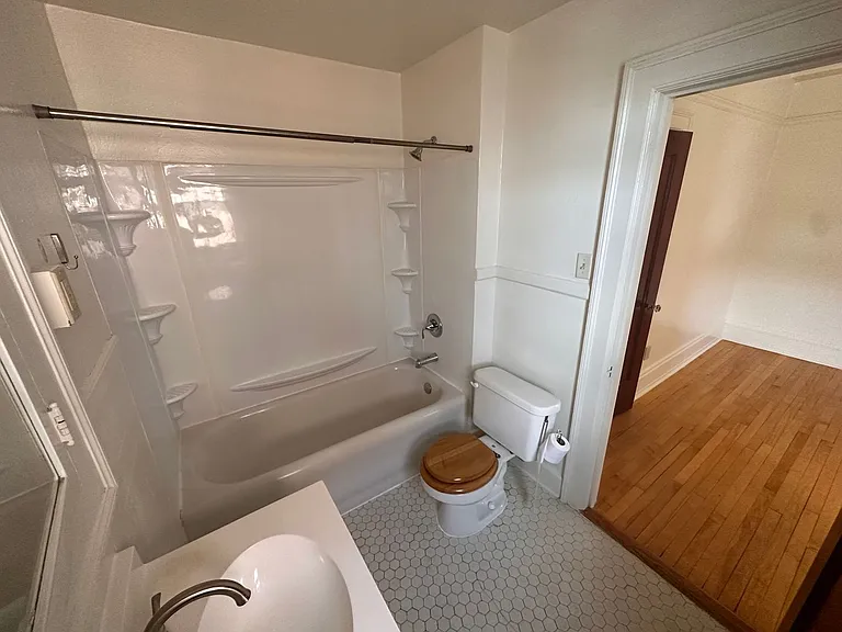 Ebert Apartments — Photo 13