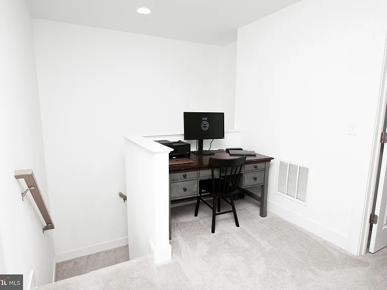 313 Estate Dr — Photo 9