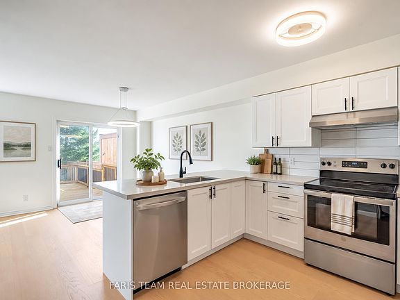 3rd image of 152 Ritchie Cres