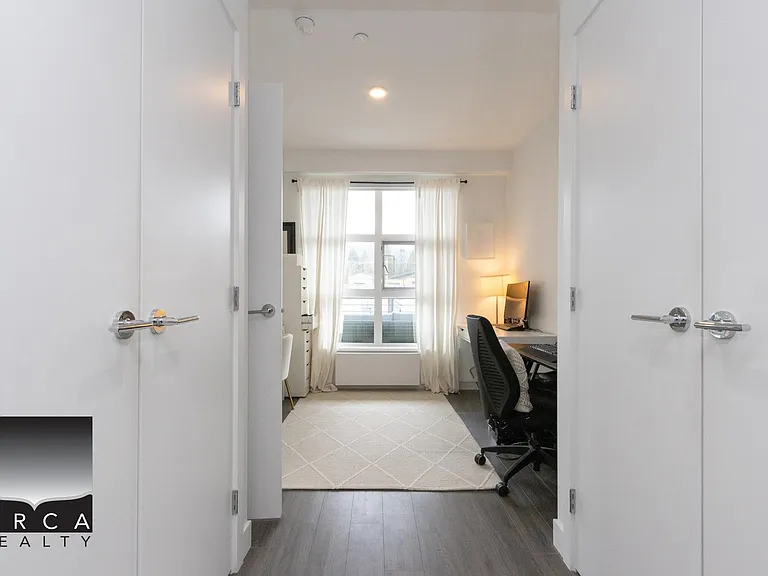 733 E 3rd St #404 — Photo 12