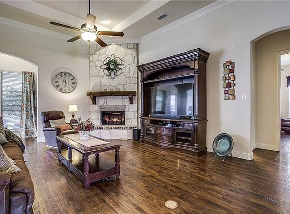 5th image of 905 Amber Knoll Dr