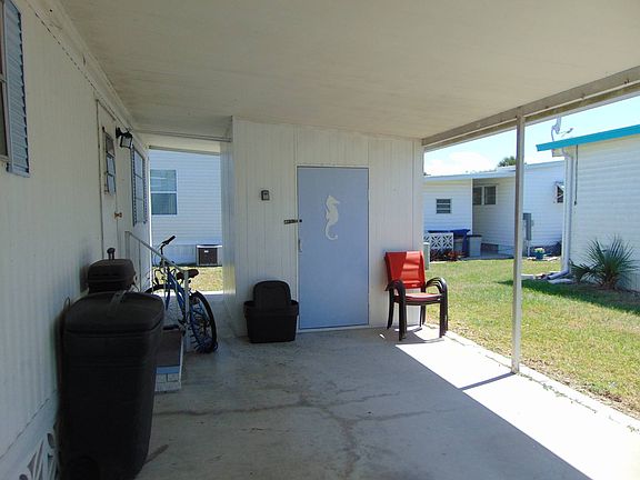 3rd image of 68 Hyacinth St