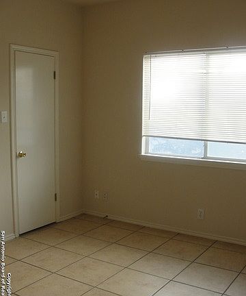 5th image of 2411 Crown Holw