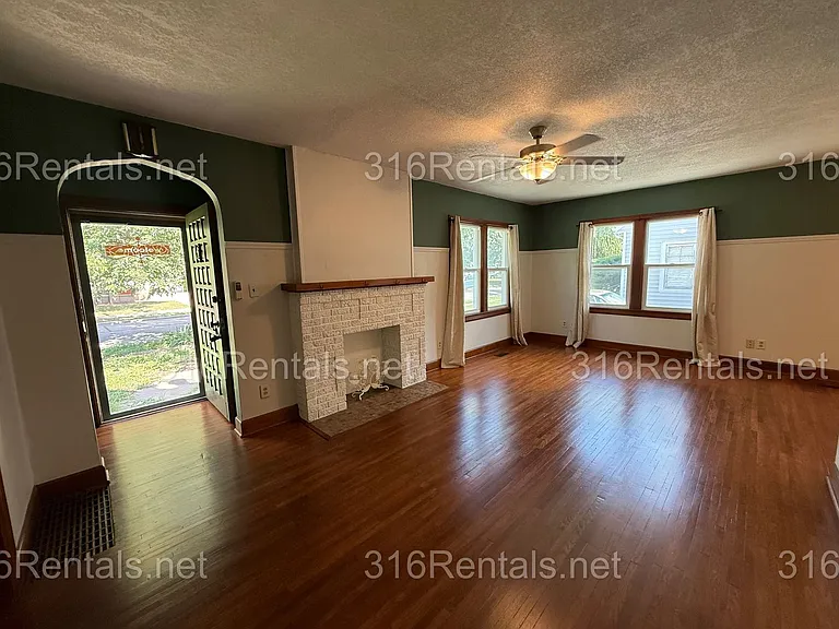 711 S Spruce St — Photo 4