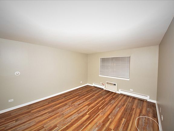 4th image of 319 Bluff Ave APT 2E