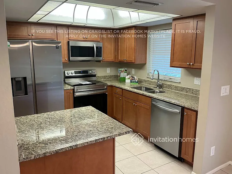 1803 SW 38th Ln — Photo 6