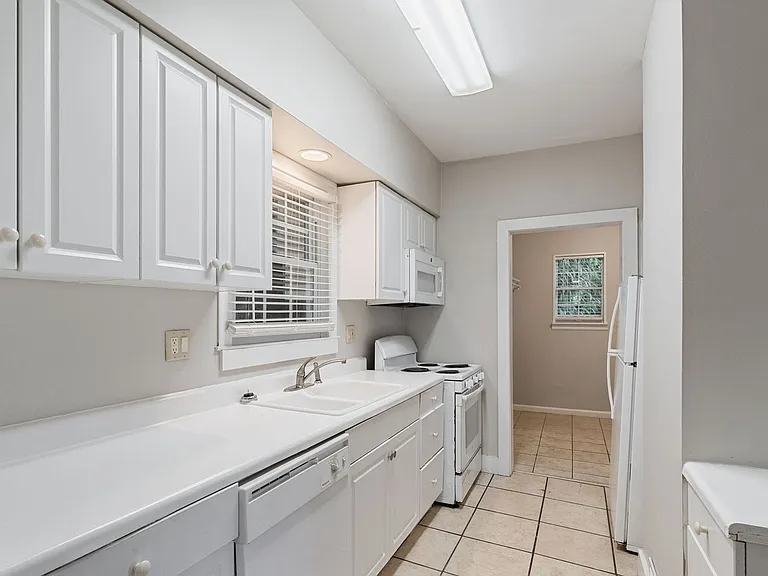 3 Bedroom / 2 Bathroom House in Glen Iris — Photo 8