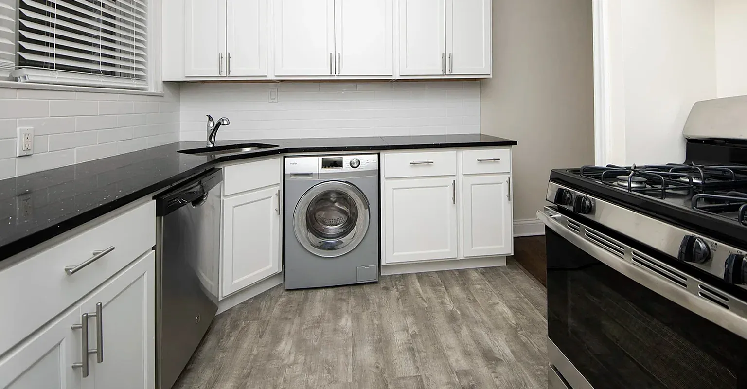 3 bed, 1.0 bath, 1050 sqft, $2,745 — Photo 4