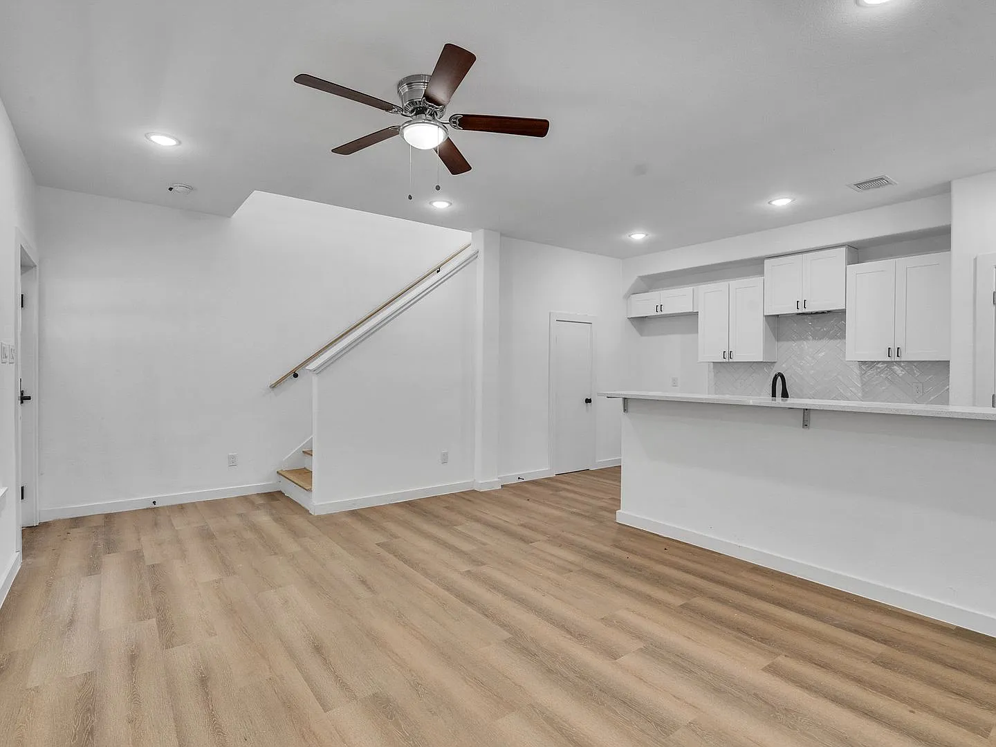 Stunning New 3 Bedroom Duplex Home — Photo 4