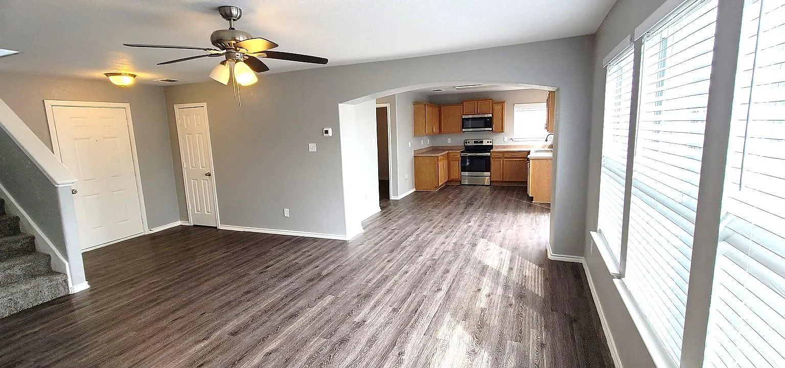 3 bed, 2.5 bath, 1587 sqft, $1,550 — Photo 2
