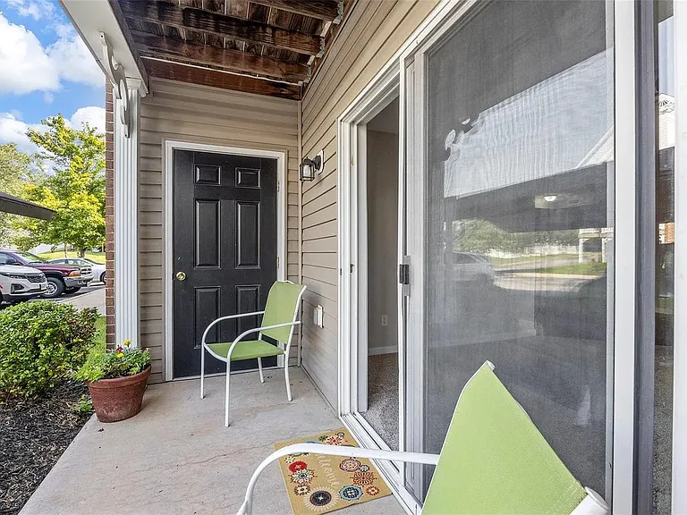 111 Saravalle Dr — Photo 10