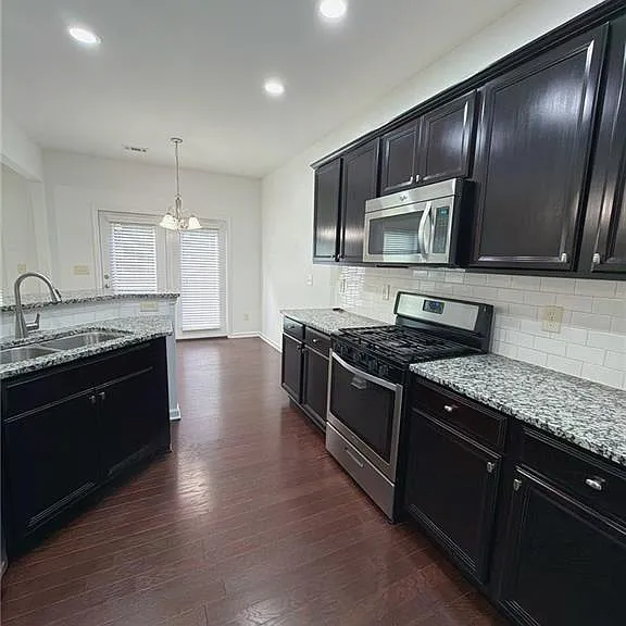 1000 Parkside Wood Ct — Photo 4