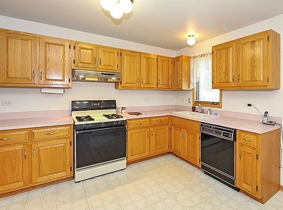 3rd image of 10836 Long Ave