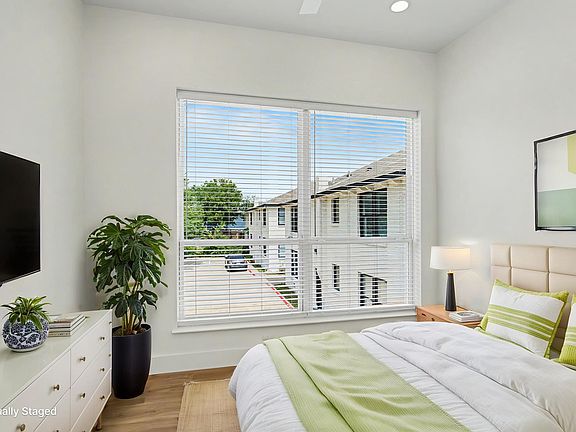 5th image of 2217 N Fitzhugh Ave #207