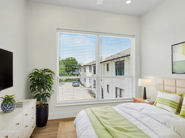 2217 N Fitzhugh Ave #207 — Photo 5