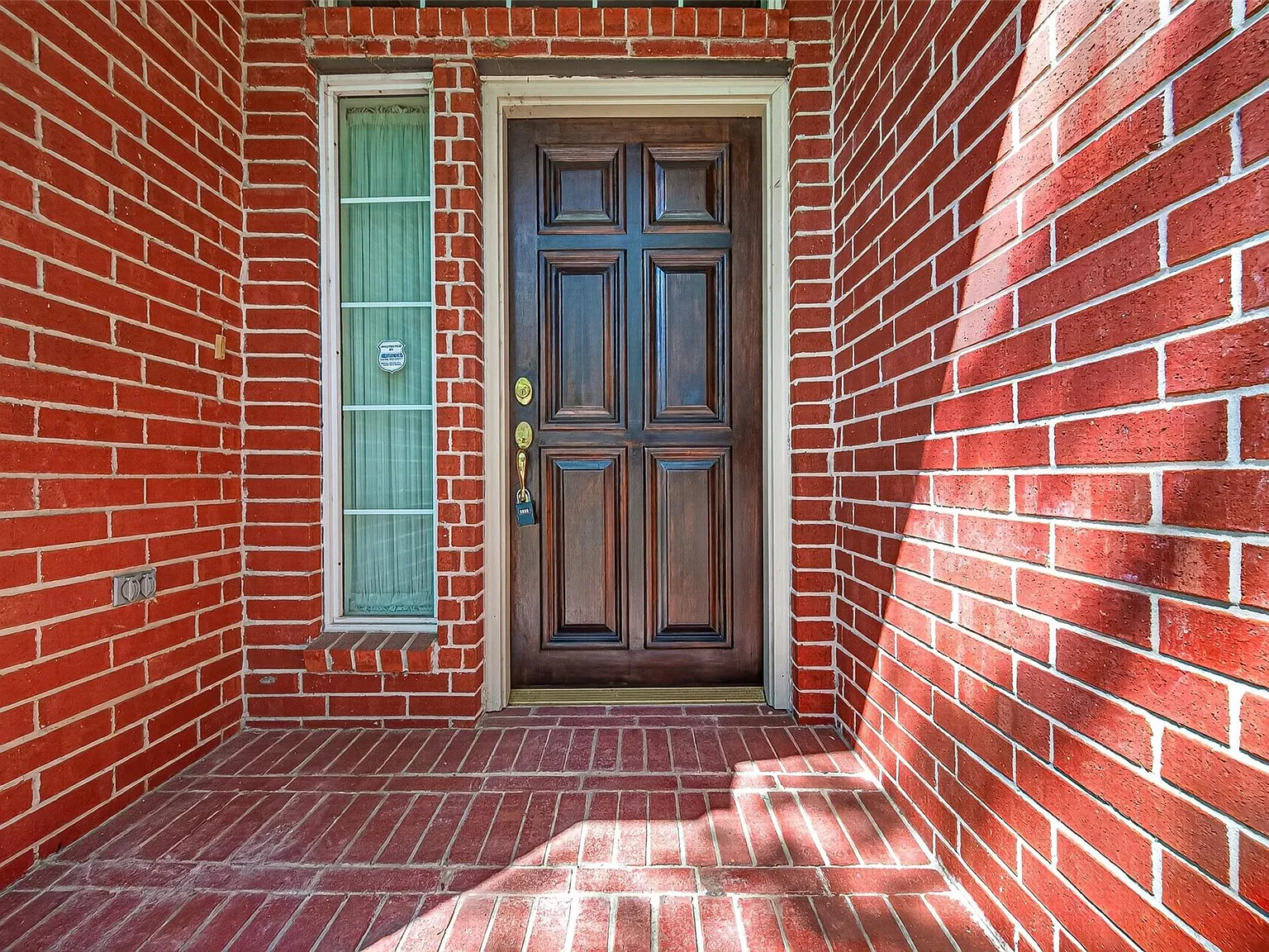 3 bed, 2.0 bath, 2267 sqft, $2,200 — Photo 3
