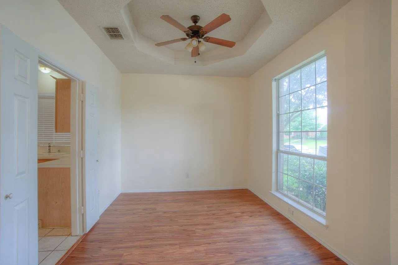 4 bed, 2.5 bath, 2298 sqft, $2,695 — Photo 4