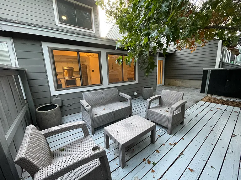 patio furniture included