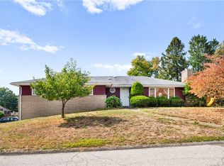 2 Sedum Dr, Pittsburgh, PA 15209