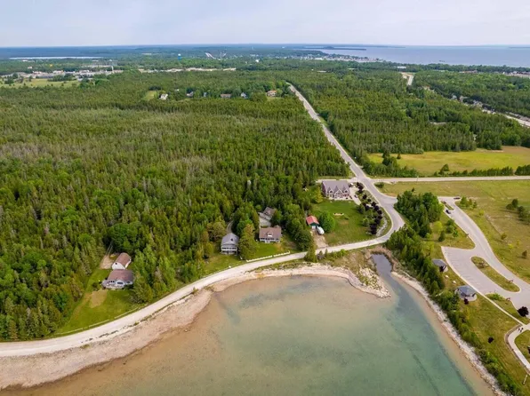 50 Densmore Dr, Saint Ignace, MI 49781