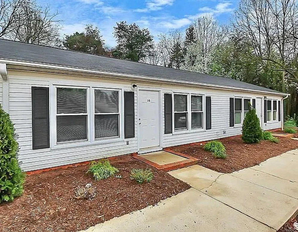 2 bed, 875 sqft, $1,095 — Photo 1