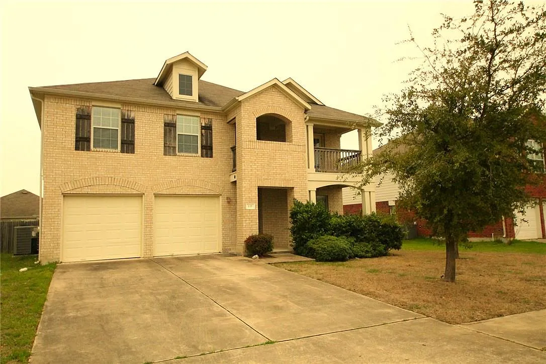 4 bed, 2.5 bath, 3166 sqft, $2,350 — Photo 1